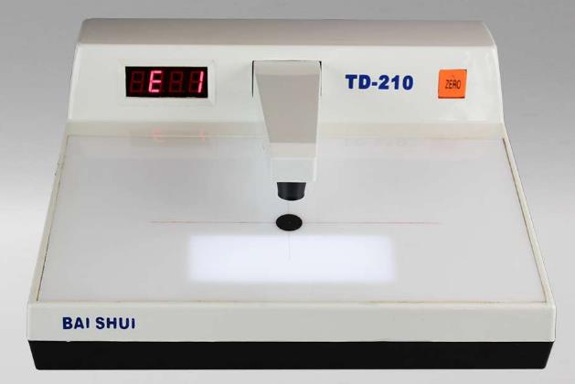 Densitómetro de alta exactitud, estable y fácil de operar. Rango de Medición 0.00-4.00 D. Exactitud + -0.02D(0.00-3.50D) y + -0.04D(3.50-4.00D)